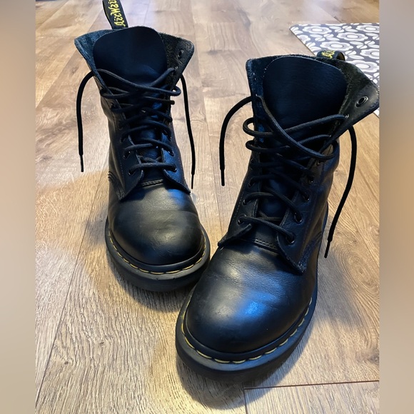 Dr Martens 1460 black leather boots - Picture 1 of 7